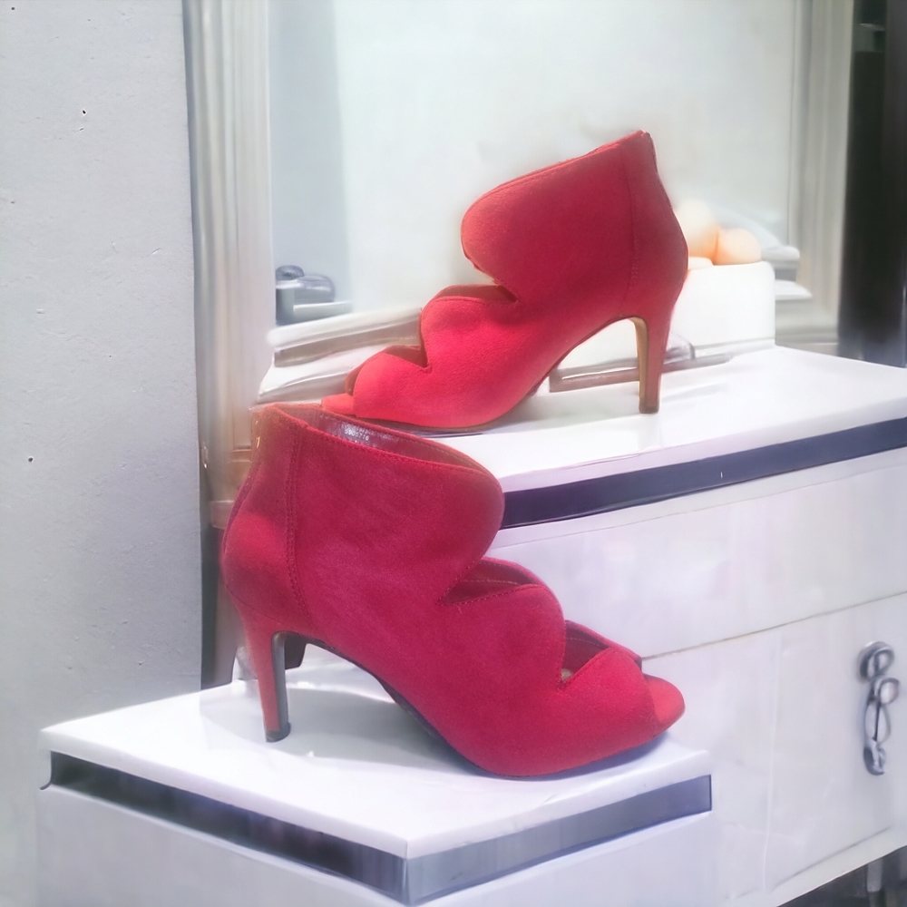 MPO | ✨🌹Red Suede Peep-Toe Diamond-Cut-Out Booties w/ 4" Heel | EUC ✨ 6